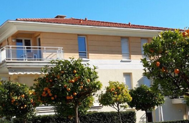 Apartment near sea and city
