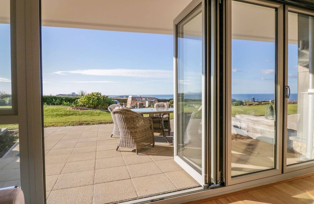 APARTMENT NO.21, romantic, character holiday cottage in Newquay