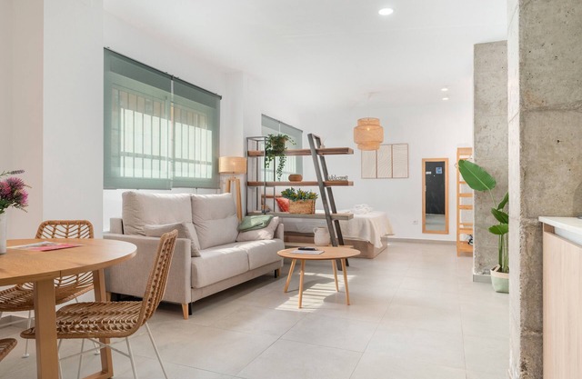 Apartment 'Nuevo Estudio Junto A Sta Justa 1' with Wi-Fi and Air Conditioning