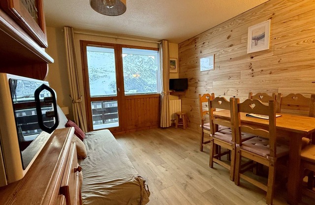 Apartment of 30m2 with 1 room, 1 bunk bed area and 1 living room with sofa