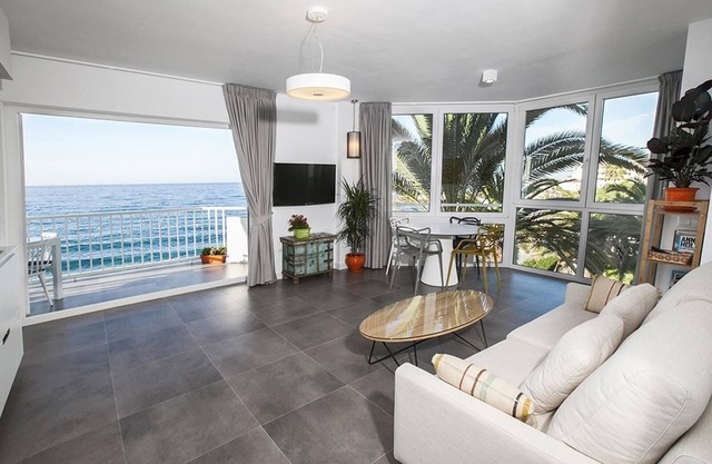 Apartment on the Beach with Sea Views, Balcony, Shared Pool & WiFi