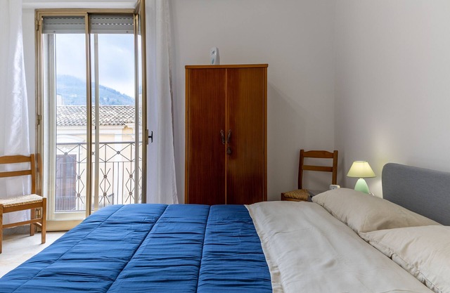Apartment 'Pollicita 80' with Mountain View and Balcony