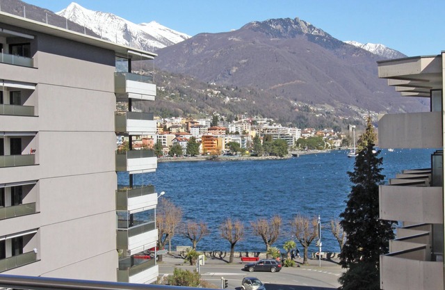 Apartment practically on the lake promenade in a central and sunny location