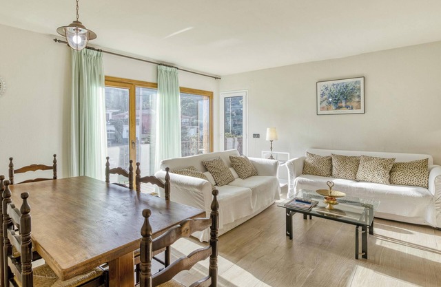 Apartment 'Residencial 2º 2ª' with Shared Terrace, Balcony and Wi-Fi