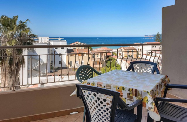 Apartment Romantic with Sea View and 250 m to the Beach