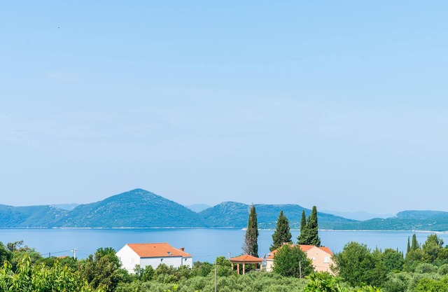 Apartment & Rooms Maždin - Triple Room with Mountain View (Soba Standard)