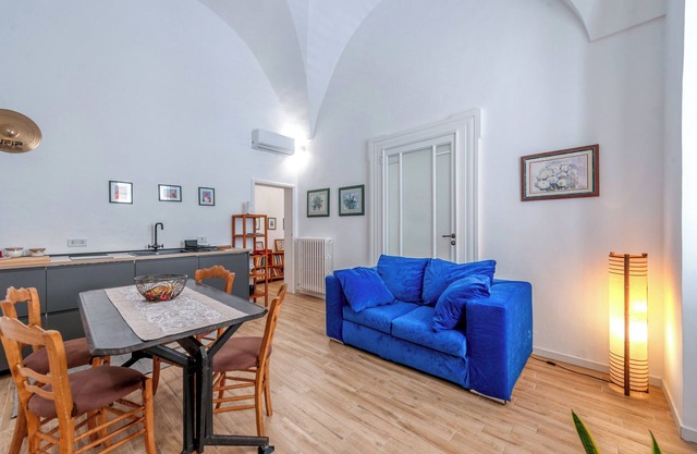 Apartment 'Sanbiagioapartment' with Balcony, Wi-Fi and Air Conditioning