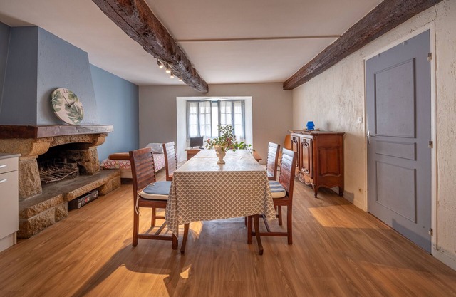 Apartment 'Sarzeau Centre - Le Cormoran' with Shared Pool and Wi-Fi