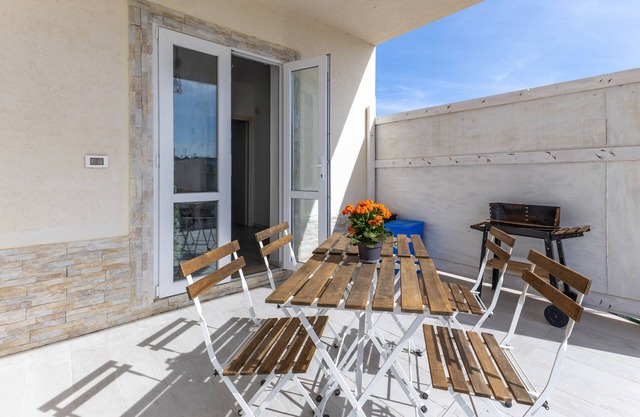 Apartment "Savana Gialla" with Private Terrace & Wi-Fi