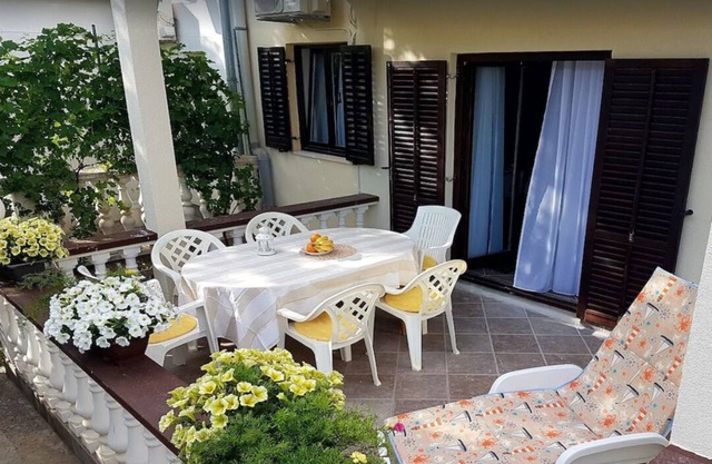 Apartment Sena II - apartment near a sandy beach suitable for families