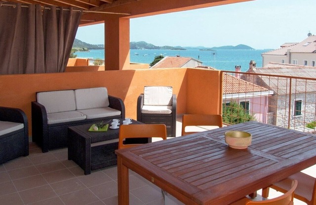 Apartment Sime A6 with balcony in Villa Vulin