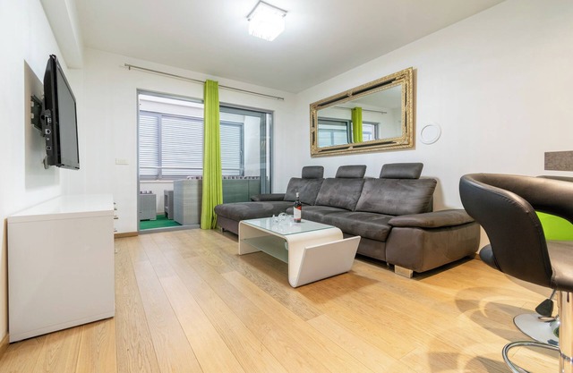 Apartment Simic Near the Beach with garage