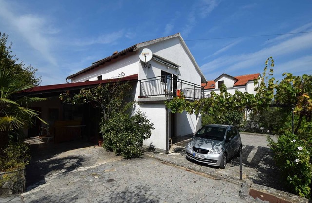 Apartment Skender with terrace