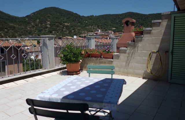 Apartment sleeps 2 with terrace and barbecue