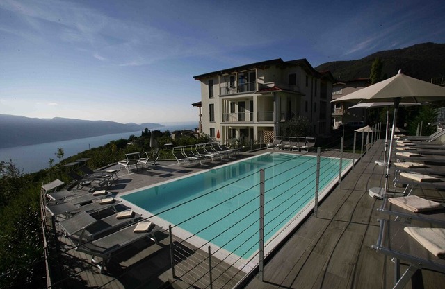 Apartment sleeps 4, balcony, lake view, sauna, swimming pool