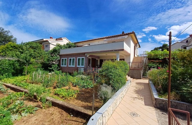 Apartment Smljana - Cozy Seaside Getaway with Breathtaking Views