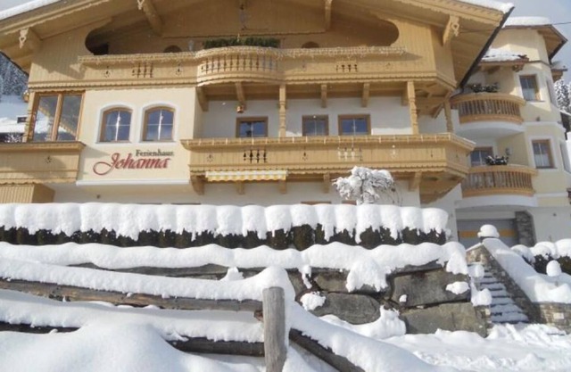 Apartment ‘Sonnenschein’ with mountain view, near mountain railroad; sunny quiet position, Wi-Fi