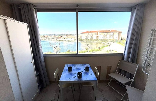Apartment Studio-Cabin sleeps 3 PORT-LA NOUVELLE