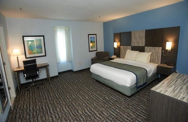 Apartment Suite 1 King Bed at Sandwich Lodge & Resort