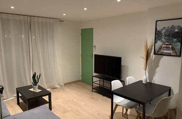 Apartment T3- 2 bedrooms- Air conditioning- 2 balconies- Timone Marseille