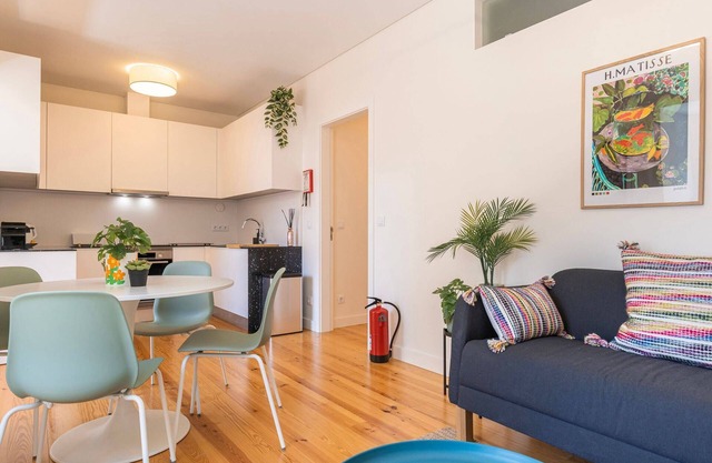 Apartment T3 65m2, 3 bedroom at Paço de Arco
