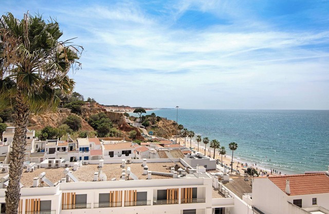 Apartment 'T3 Duplex Albufeira' near the Beach with Sea View, Private Terrace and Wi-Fi