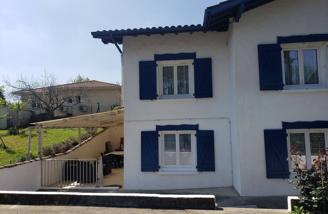 Apartment T3 in house with garden at 4 km from the beach, near Bayonne