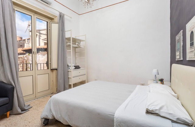 Apartment 'The House In Baroque Style' with Wi-Fi and Air Conditioning