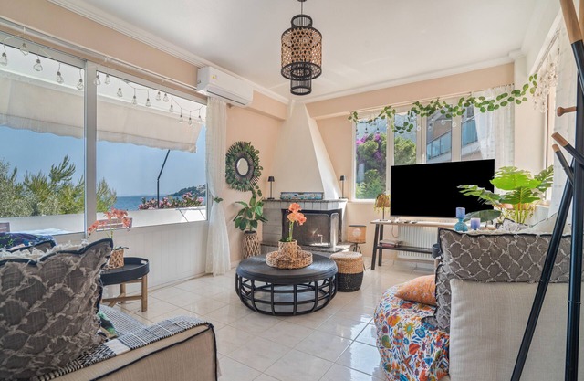 Apartment 'Theodoros 1' with Sea View, Wi-Fi and Air Conditioning