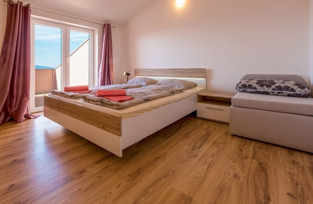 Apartment Tomica - open pool: A4 dvoetažni(4+3) - Novi Vinodolski, Riviera Crikvenica, Croatia