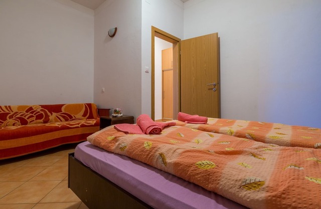 Apartment Tomica - open pool: A5 donji(2+3) - Novi Vinodolski, Riviera Crikvenica, Croatia