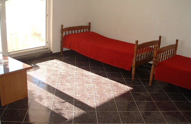 Apartment Tonka - 10 m from beach A2(2+2) - Vinisce, Riviera Trogir, Croatia