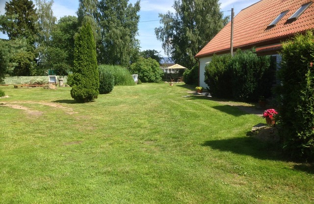 Apartment up to 5 people with 2 bedrooms child-friendly large garden