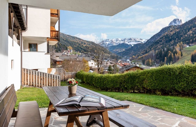 Apartment "Villa Erina D2" with Mountain View, Garden & Wi-Fi