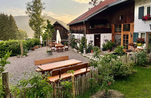 Apartment 'Wertach' with Mountain View and large garden