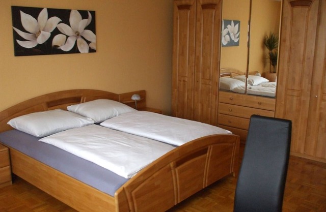 Apartment with 90 sqm, 3 bedrooms, without kitchen, with breakfast in the hotel, max. 6 persons