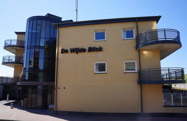 Apartment Wijde Blick XL in Callantsoog. Suitable for 16 people with 8 bedrooms.