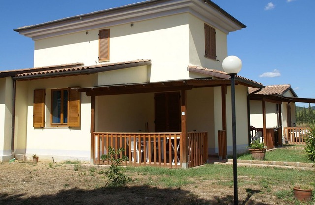 Apartment with balcony or terrace on coast