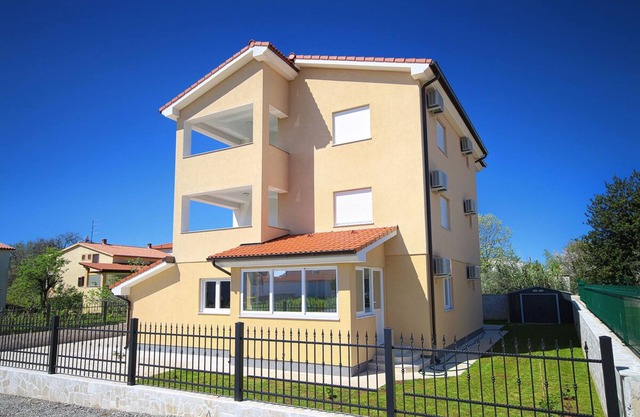 Apartment with 3 bedrooms, balcony and WiFi