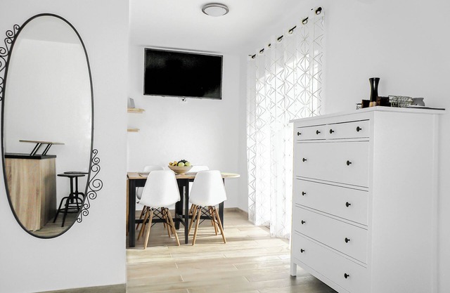 Apartment with a Terrace and Free Parking - Beach Nearby