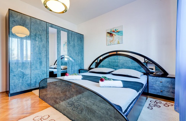 Apartment with big garden and BBQ for relaxation between Split and Trogir