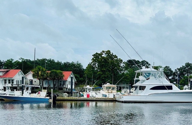 Apartment with Dockage-Georgetown waterfront