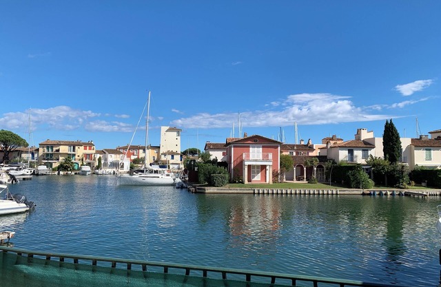 Apartment with large terrace and garage in PORT GRIMAUD