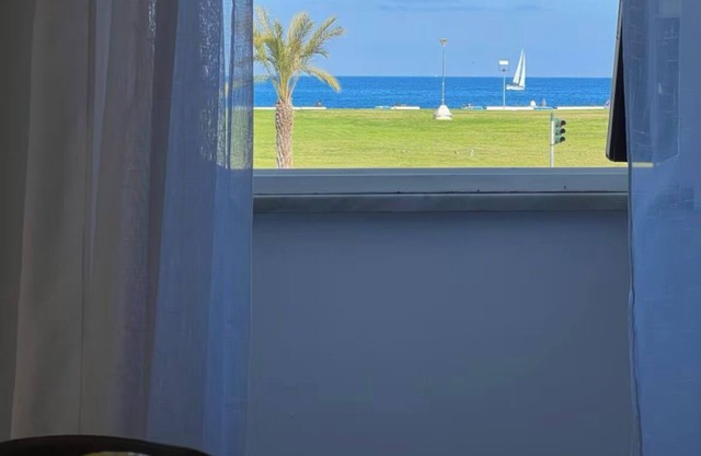 Apartment with panoramic sea view terrace on the ancient walls