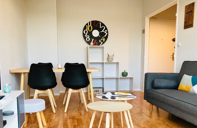 Apartment with parking and balcony view Cathedral