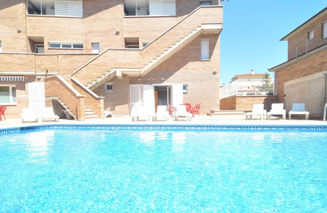 APARTMENT WITH POOL 2 MINUTES, ON FOOT, FROM THE BEACH.