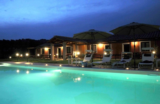 APARTMENT WITH POOL IN UMBRIA AND HANDLING