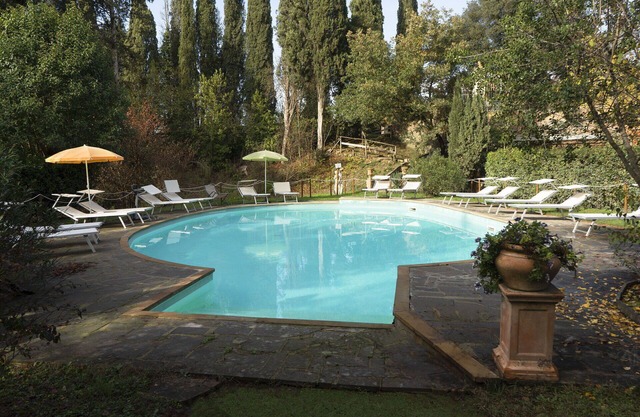Apartment with private pool, WIFI, A/C, TV, veranda, pets allowed, parking, close to Montepulciano