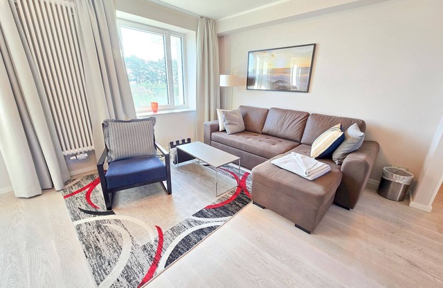 Apartment with sea view, 3 bedrooms and balcony