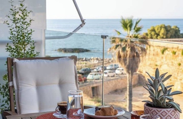 Apartment with sea view 10 minutes from the beach, old town, city